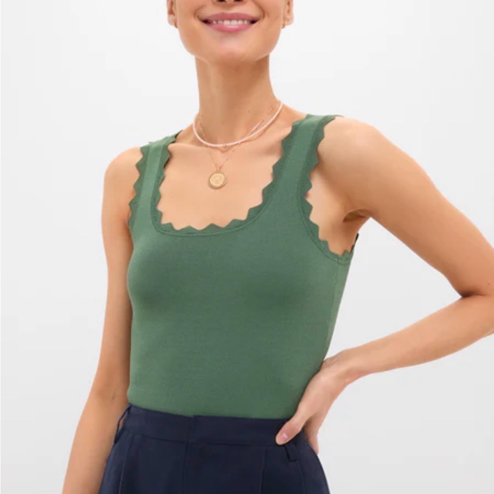 NWT Tuckernuck Scalloped Compression Tank